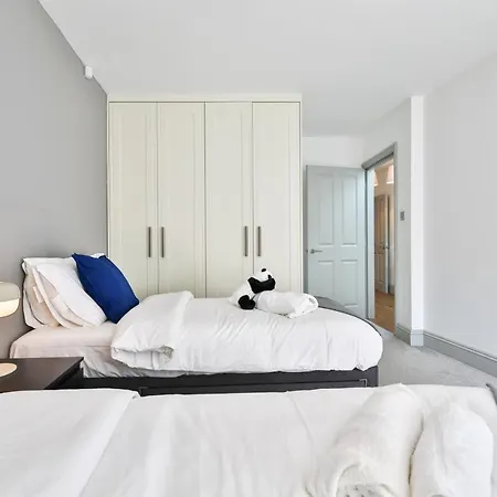 Modern 2 Bed Central City Flat With Free Parking Apartment *