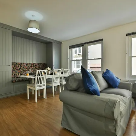 Modern 2 Bed Central City Flat With Free Parking Apartment *