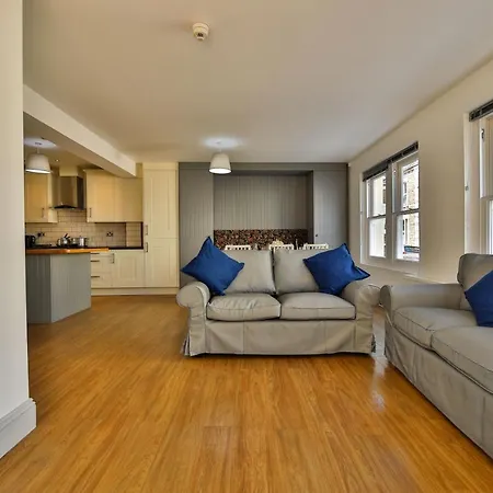Apartment Modern 2 Bed Central City Flat With Free Parking *