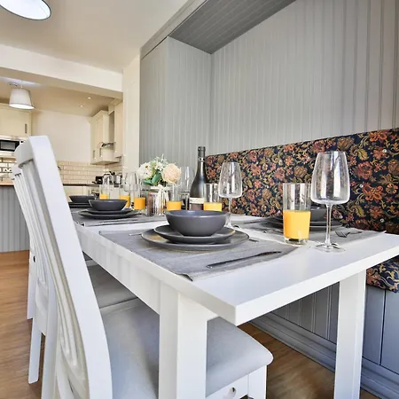 Apartment Modern 2 Bed Central City Flat With Free Parking *