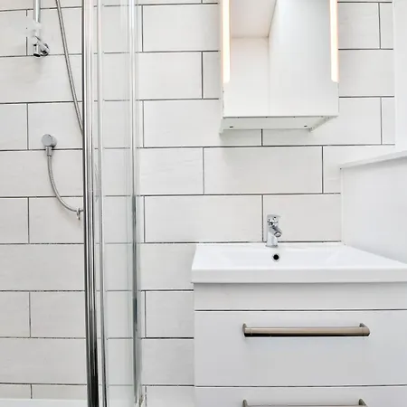 Modern 2 Bed Central City Flat With Free Parking *