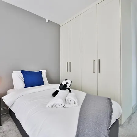 Modern 2 Bed Central City Flat With Free Parking * Bristol