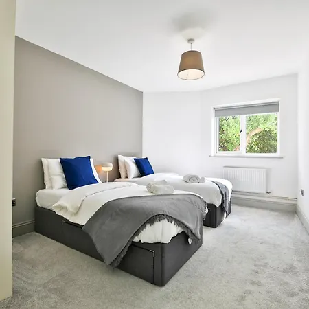 Modern 2 Bed Central City Flat With Free Parking